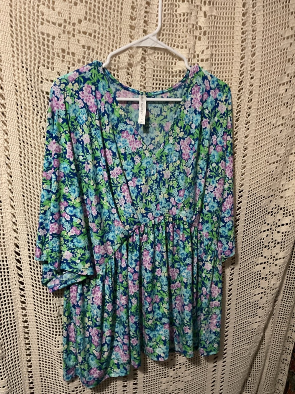 NWOT Dear Scarlett floral Dolman Sleeve top XL
